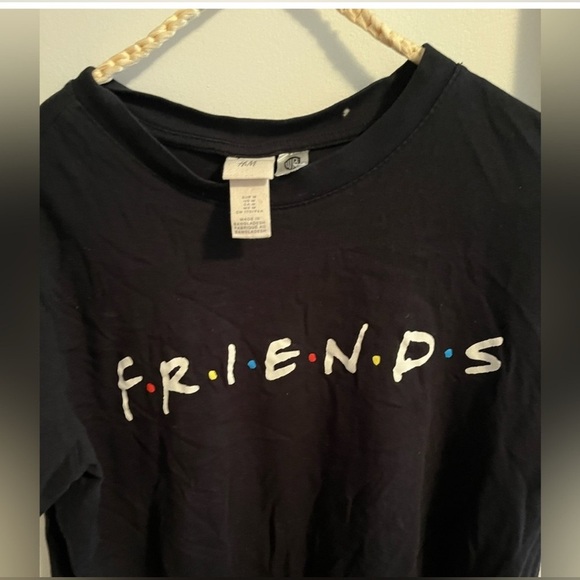H&M FRIENDS T-Shirt- Medium - Picture 5 of 7